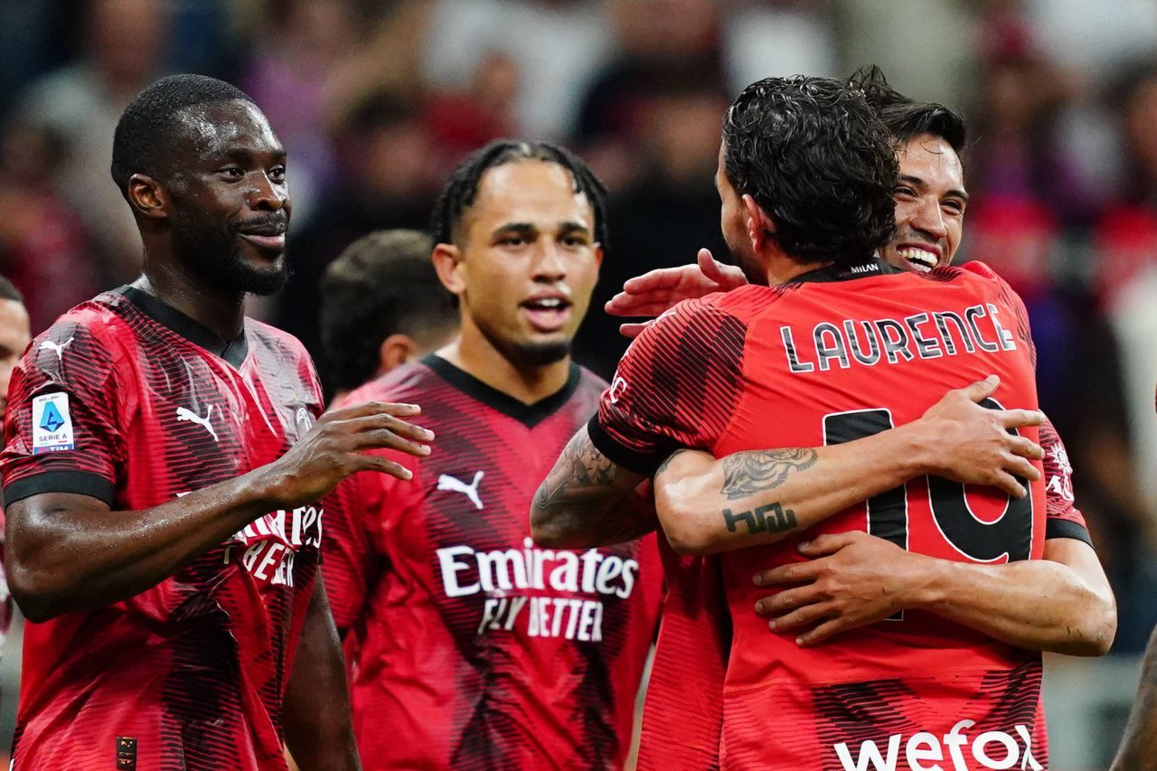 Gestul superb făcut de AC Milan! Fotbaliștii au purtat numele de familie a mamei lor pe spate_7