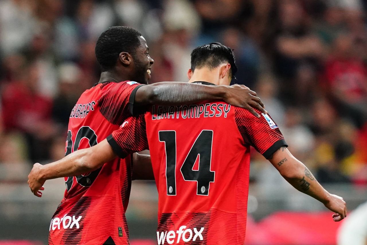 Gestul superb făcut de AC Milan! Fotbaliștii au purtat numele de familie a mamei lor pe spate_8