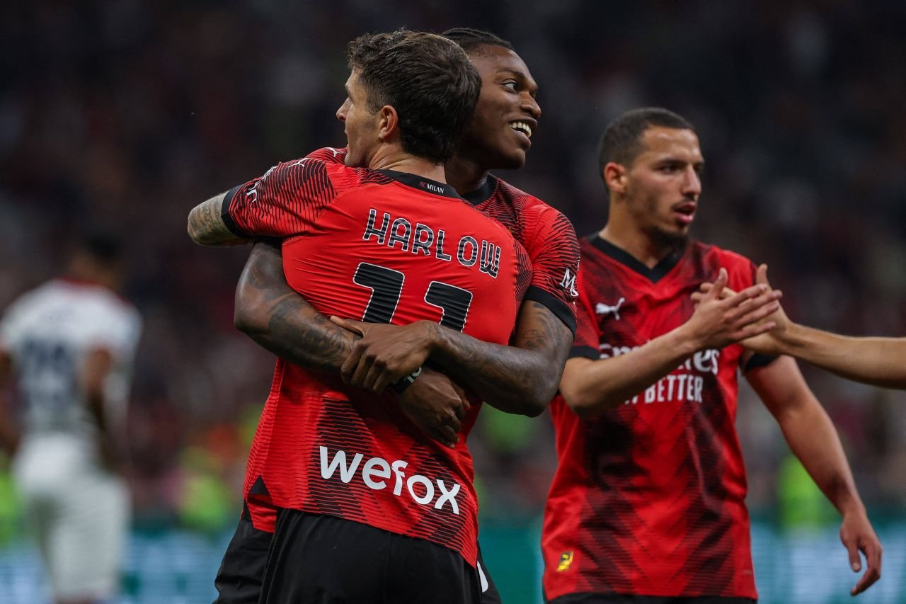 Gestul superb făcut de AC Milan! Fotbaliștii au purtat numele de familie a mamei lor pe spate_9