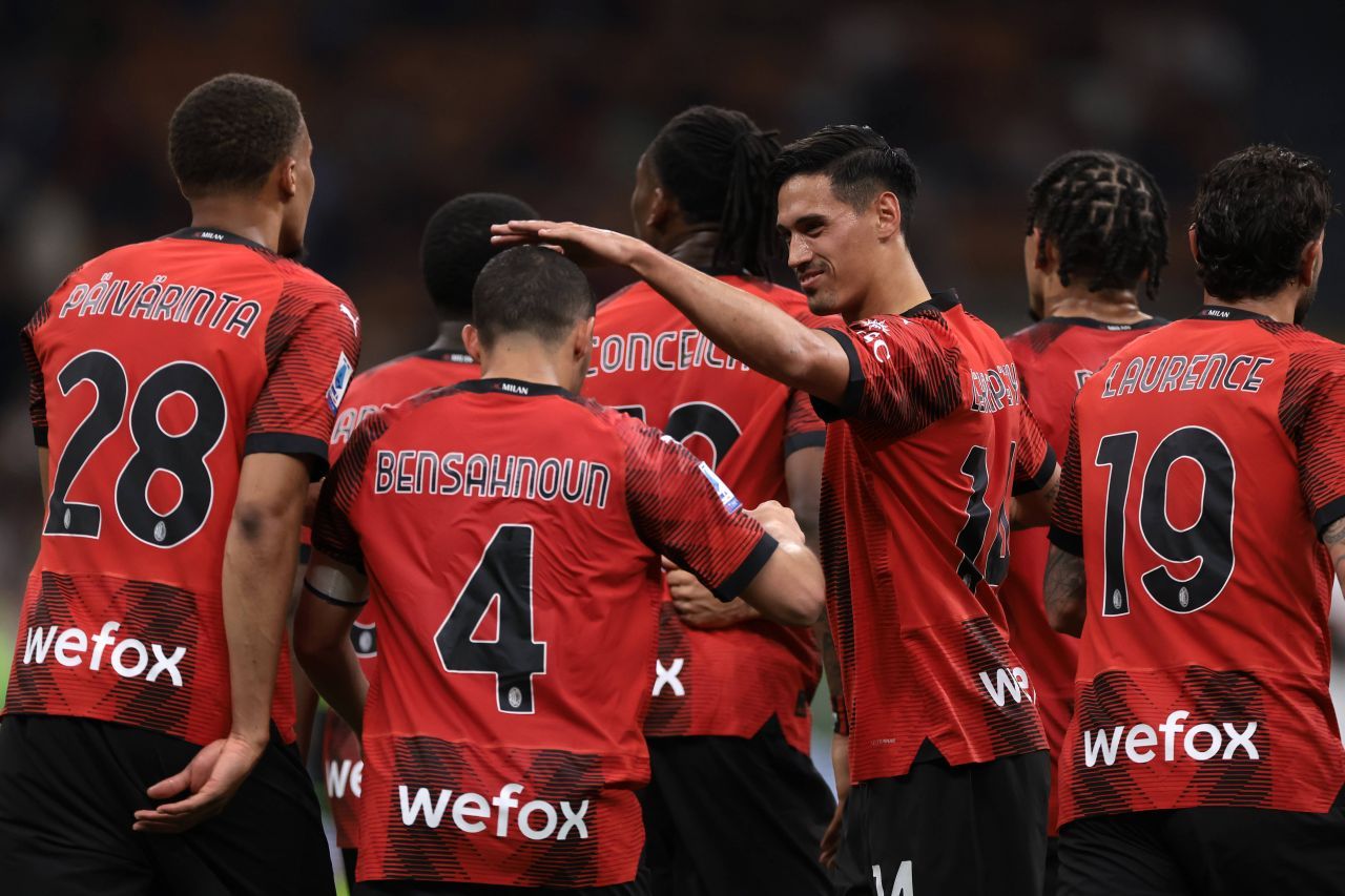 Gestul superb făcut de AC Milan! Fotbaliștii au purtat numele de familie a mamei lor pe spate_1