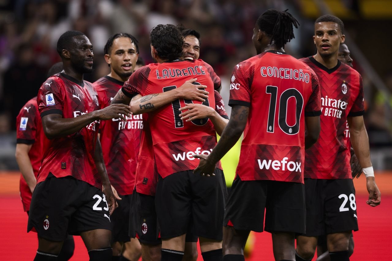 Gestul superb făcut de AC Milan! Fotbaliștii au purtat numele de familie a mamei lor pe spate_17