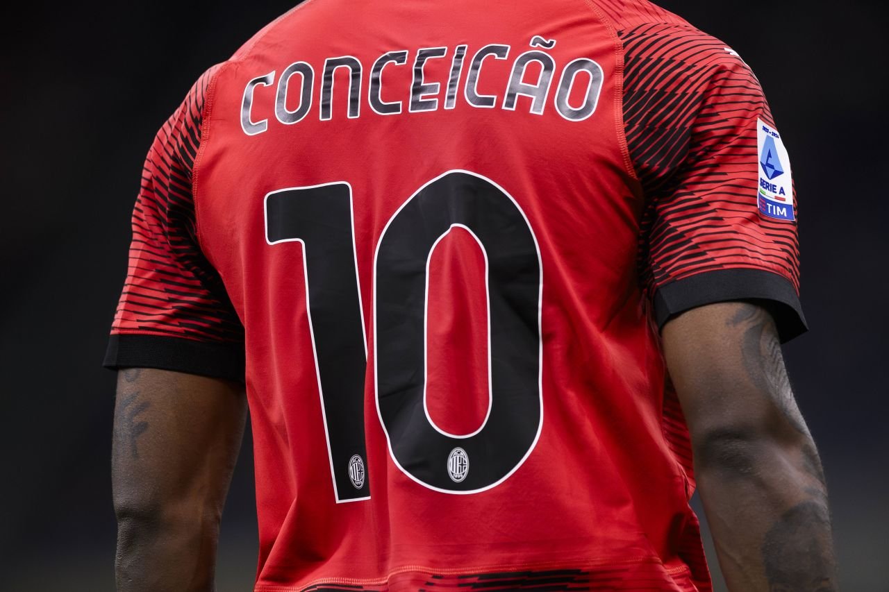 Gestul superb făcut de AC Milan! Fotbaliștii au purtat numele de familie a mamei lor pe spate_18