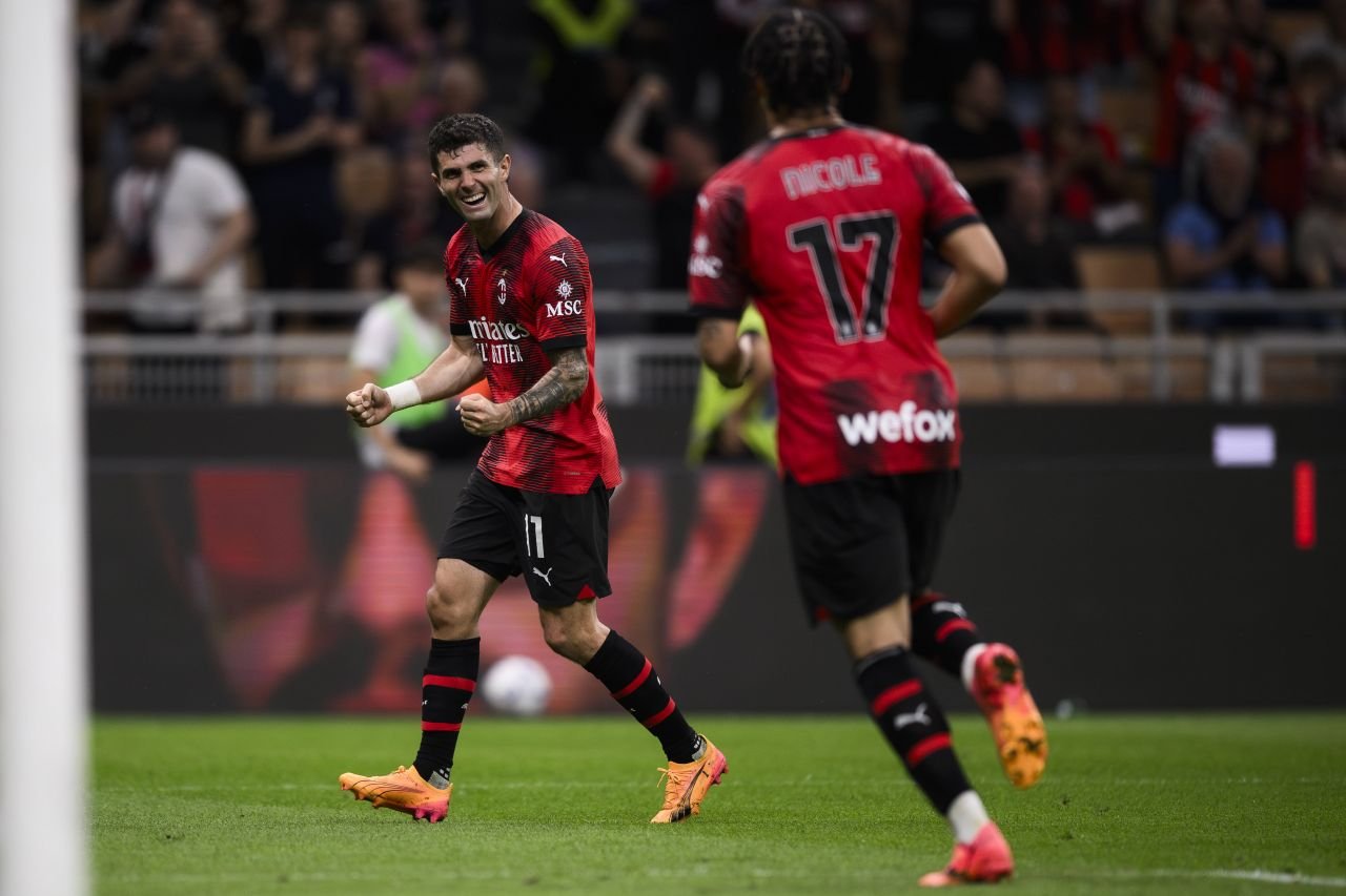 Gestul superb făcut de AC Milan! Fotbaliștii au purtat numele de familie a mamei lor pe spate_19