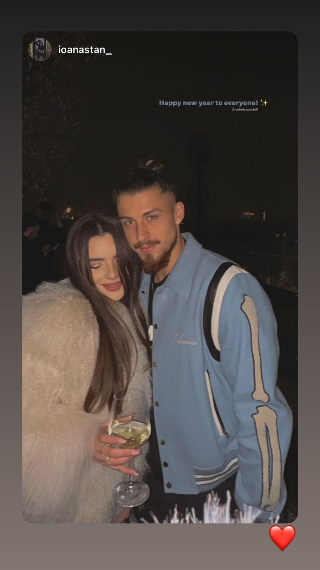 Partenera lui Radu Drăgușin, în centrul atenției după meciul lui Tottenham. Cum a fost surprinsă frumoasa brunetă _70