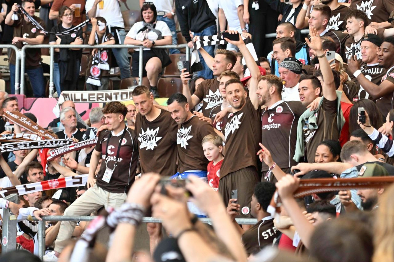 Nebunie în Germania! Au promovat în Bundesliga după 13 ani_10