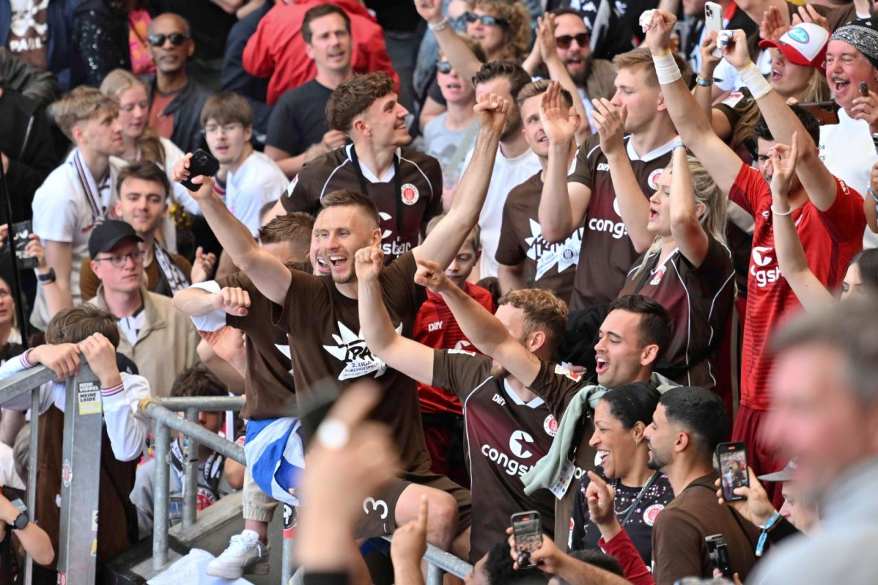 Nebunie în Germania! Au promovat în Bundesliga după 13 ani_11