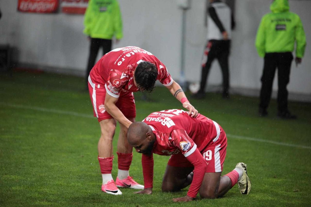 Dinamo și FC Botoșani, la baraj! Meciul de la Craiova, întrerupt în urma incidentelor din tribune _1