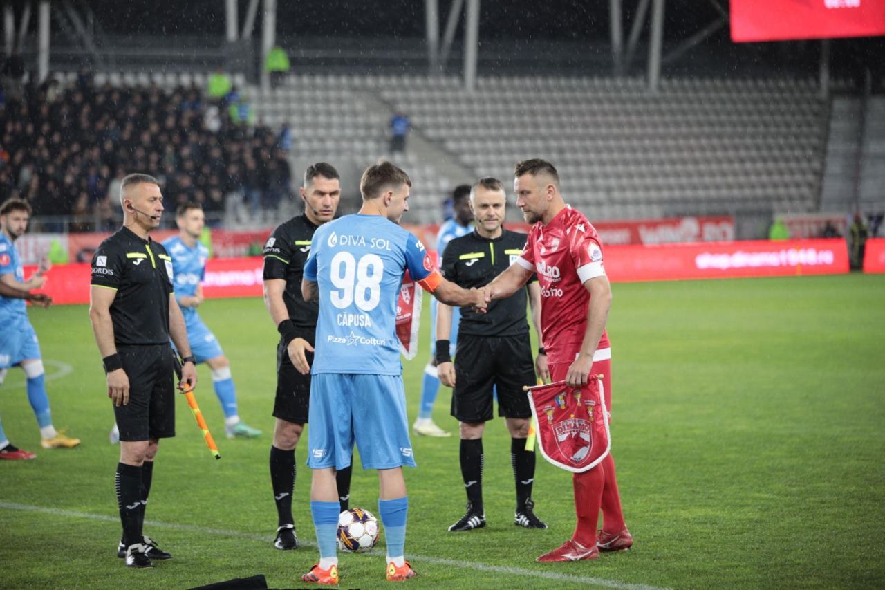 Câți spectatori sunt în tribune la partida Dinamo - UTA Arad_2