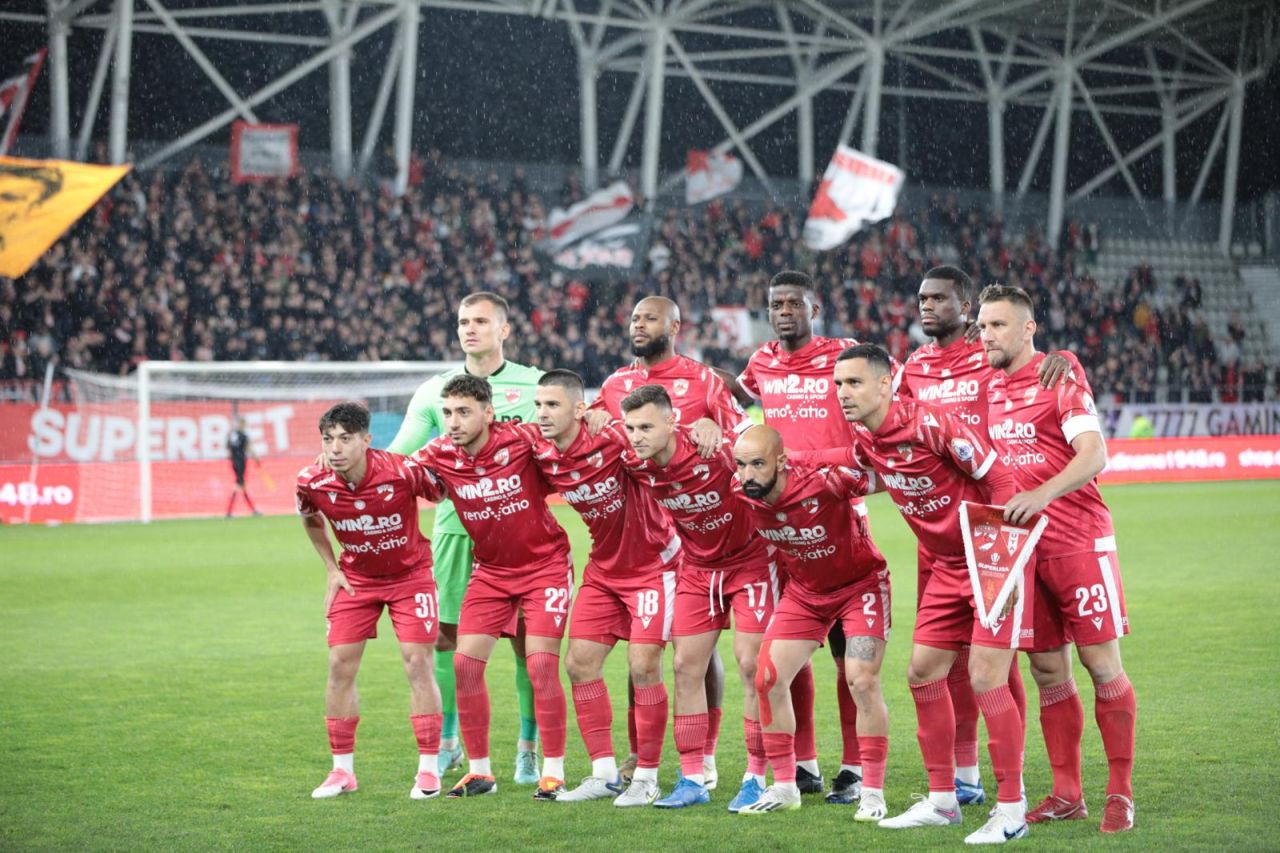 Câți spectatori sunt în tribune la partida Dinamo - UTA Arad_3