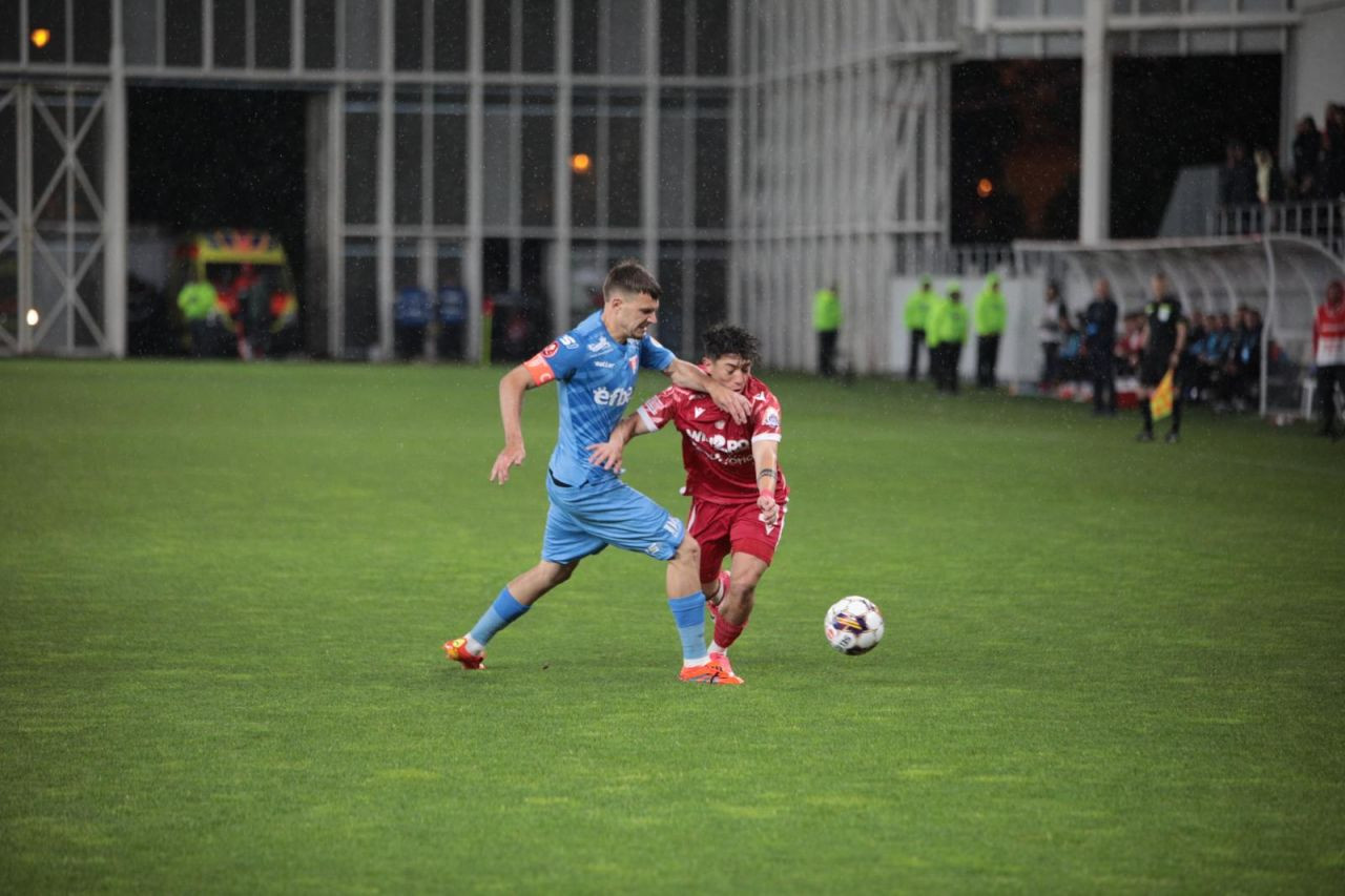 Câți spectatori sunt în tribune la partida Dinamo - UTA Arad_5