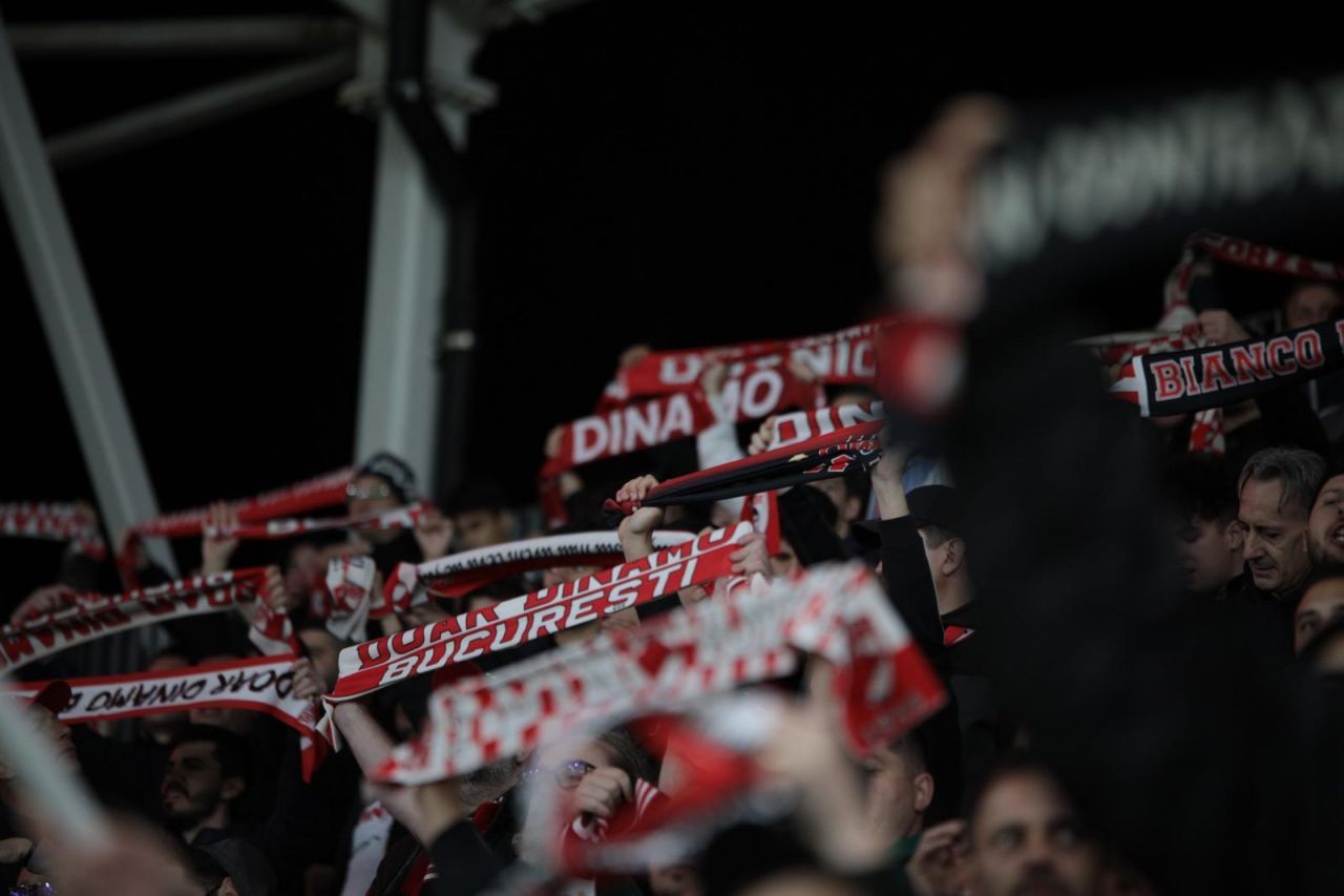 Câți spectatori sunt în tribune la partida Dinamo - UTA Arad_1