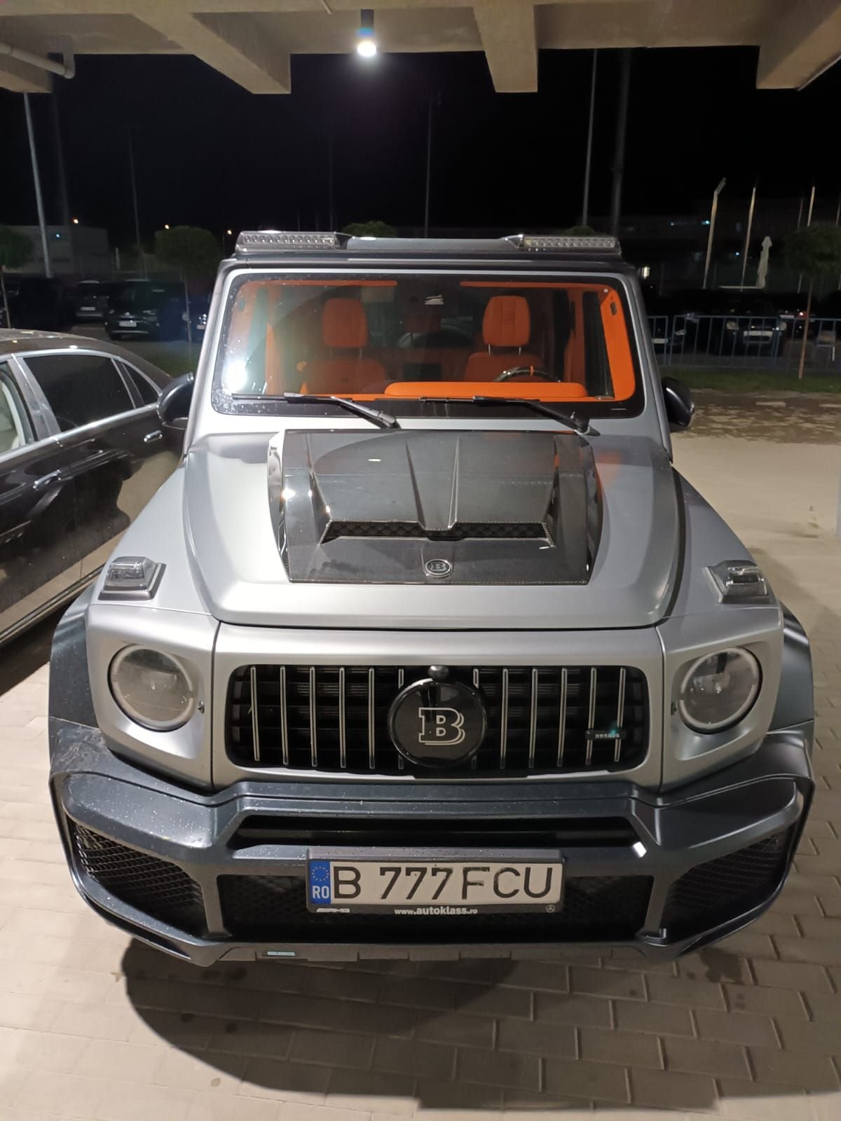Lux și opulență! Cu ce bolizi și-au făcut apariția la stadion Adrian Mititelu și fiul său, înainte de FCU Craiova - Hermannstadt_8