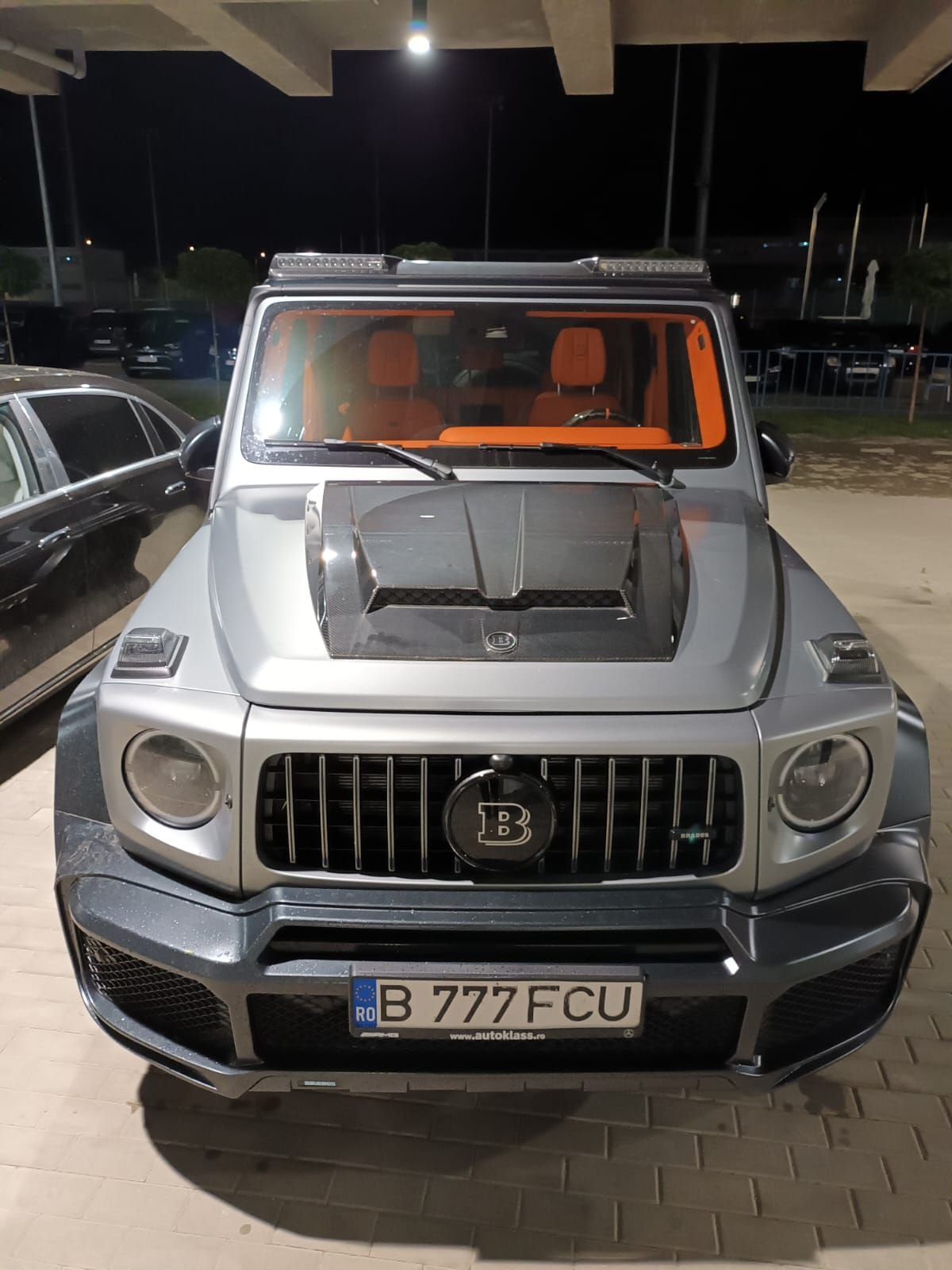 Lux și opulență! Cu ce bolizi și-au făcut apariția la stadion Adrian Mititelu și fiul său, înainte de FCU Craiova - Hermannstadt_9