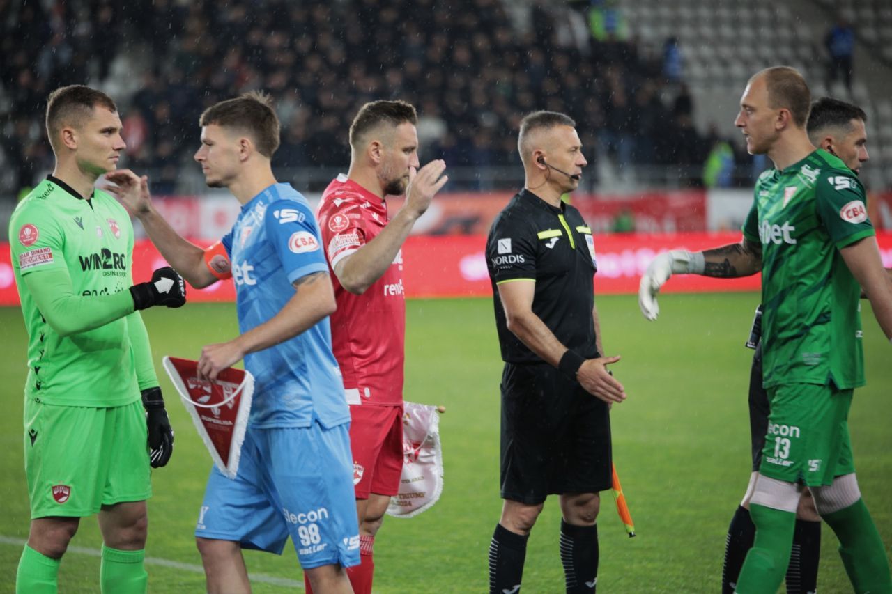 Căpitanul Patriche a fost eliminat de pe teren, dar a fost tratat ca un erou de fanii lui Dinamo! _4