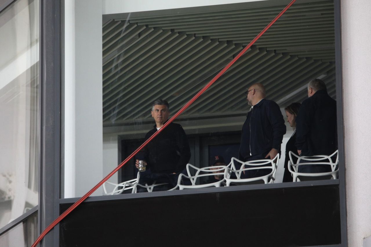 Dinamo a avut suporteri VIP într-o loja discretă de pe arena Arcul de Triumf_6