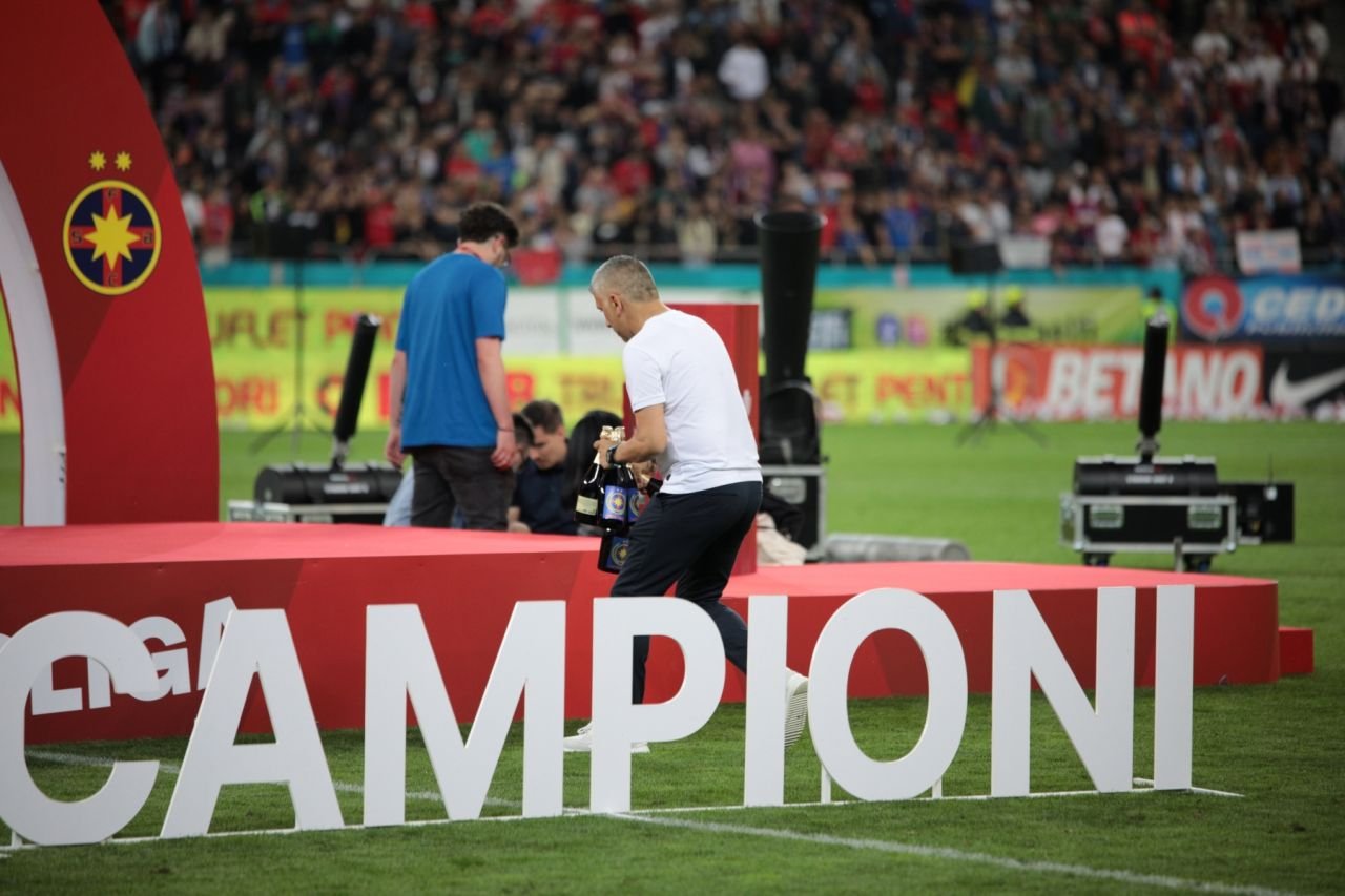 Poate apărea din nou pe piață șampania FCSB? Vinul spumant pe care Coman&co. l-au folosit ca să sărbătorească titlul de campioană_4