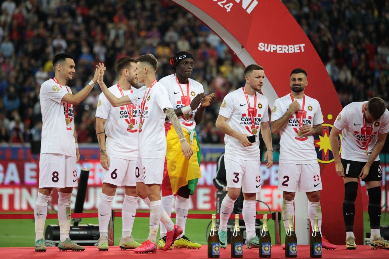 Poate apărea din nou pe piață șampania FCSB? Vinul spumant pe care Coman&co. l-au folosit ca să sărbătorească titlul de campioană_10
