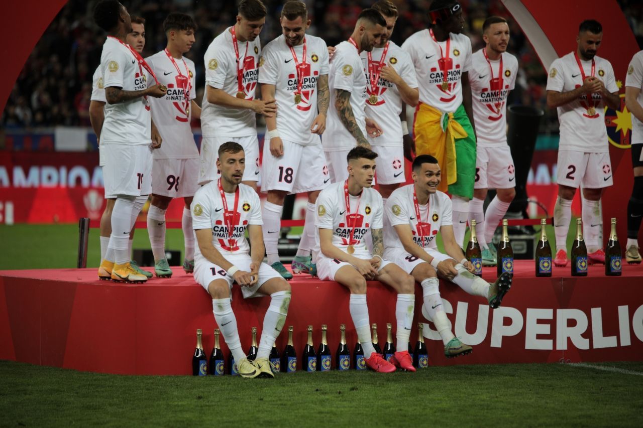 Poate apărea din nou pe piață șampania FCSB? Vinul spumant pe care Coman&co. l-au folosit ca să sărbătorească titlul de campioană_11