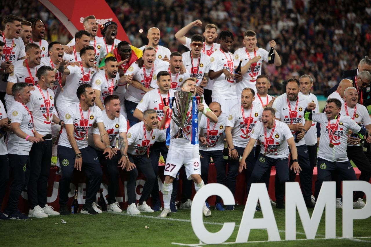 Poate apărea din nou pe piață șampania FCSB? Vinul spumant pe care Coman&co. l-au folosit ca să sărbătorească titlul de campioană_12