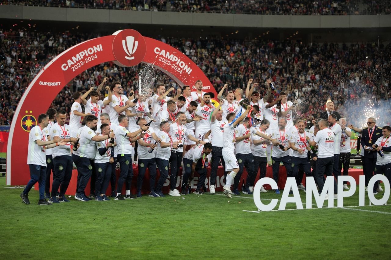 Poate apărea din nou pe piață șampania FCSB? Vinul spumant pe care Coman&co. l-au folosit ca să sărbătorească titlul de campioană_16