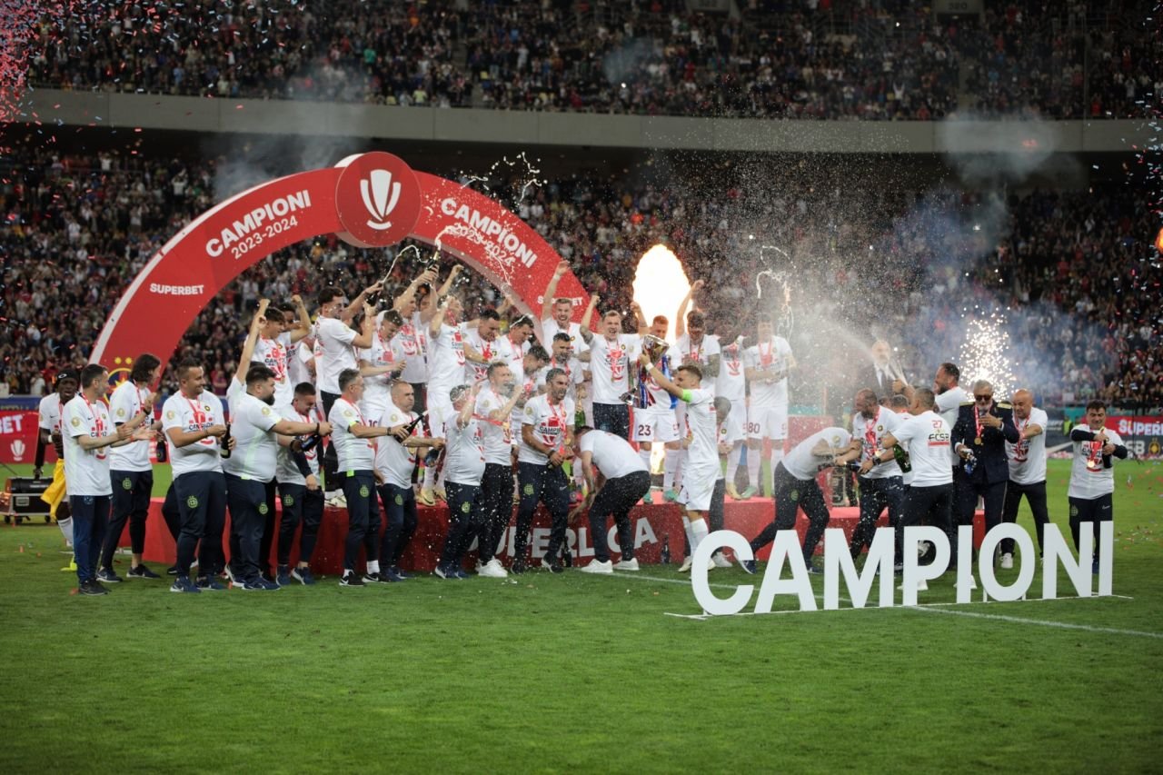Poate apărea din nou pe piață șampania FCSB? Vinul spumant pe care Coman&co. l-au folosit ca să sărbătorească titlul de campioană_19