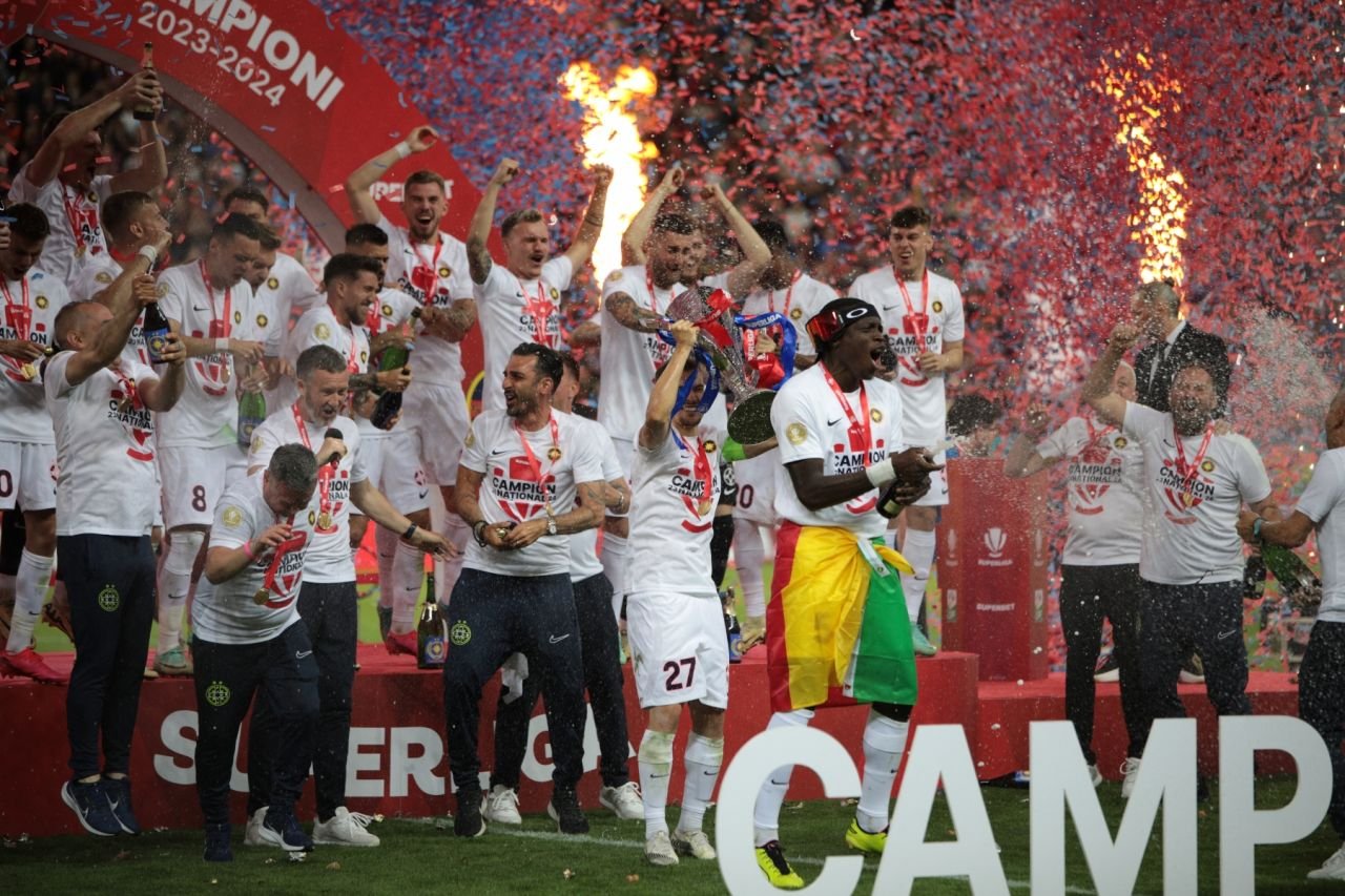 Poate apărea din nou pe piață șampania FCSB? Vinul spumant pe care Coman&co. l-au folosit ca să sărbătorească titlul de campioană_23