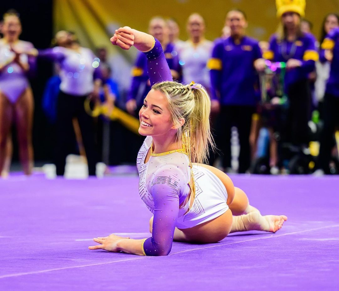 Gimnasta ajunsă milionară în euro la 18 ani scoate bani din orice! Decizia luată de frumoasa americancă_1