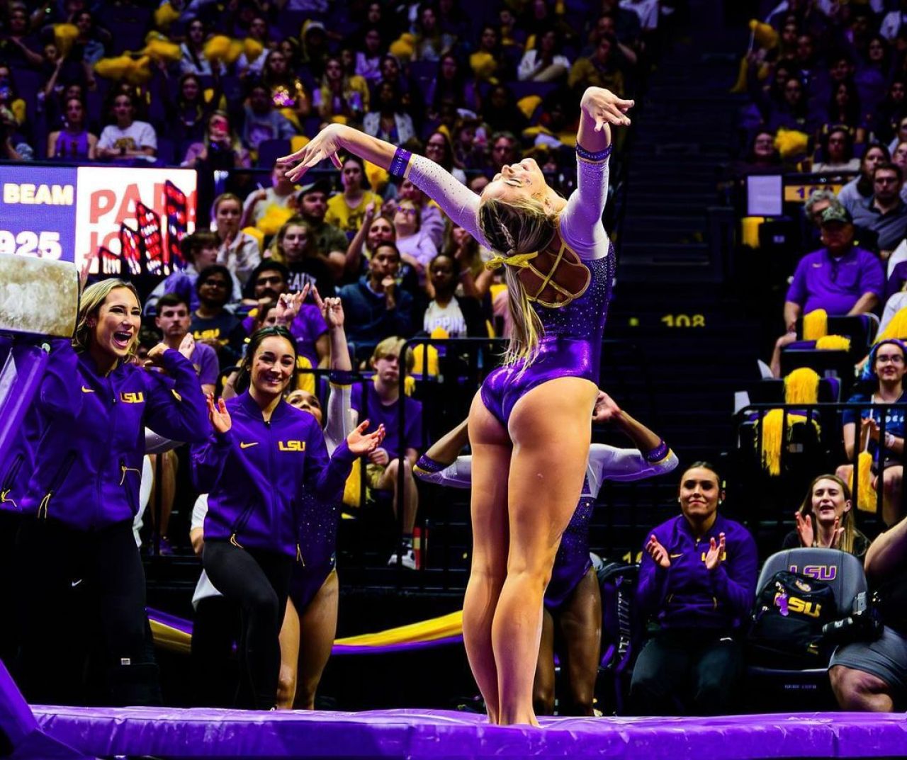 Gimnasta ajunsă milionară în euro la 18 ani scoate bani din orice! Decizia luată de frumoasa americancă_9