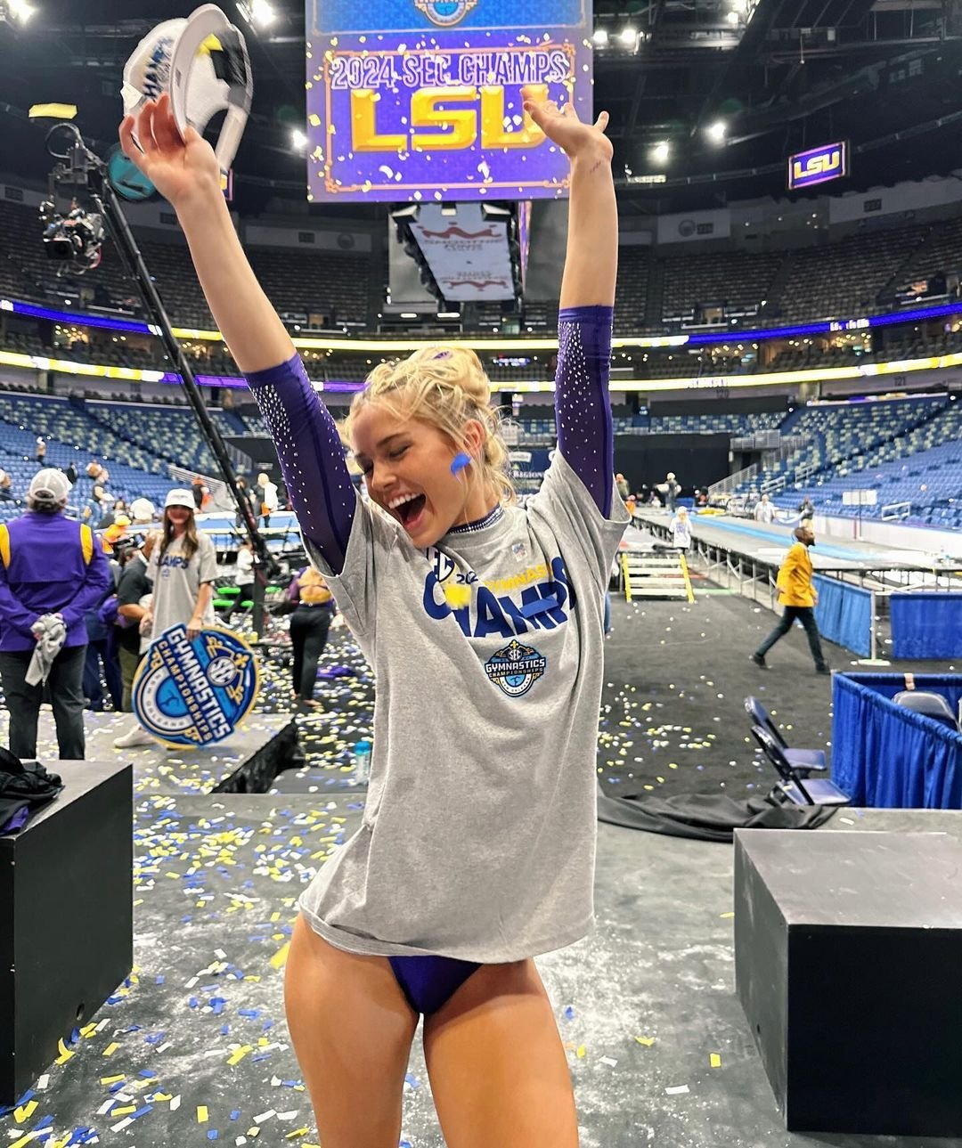 Gimnasta ajunsă milionară în euro la 18 ani scoate bani din orice! Decizia luată de frumoasa americancă_13