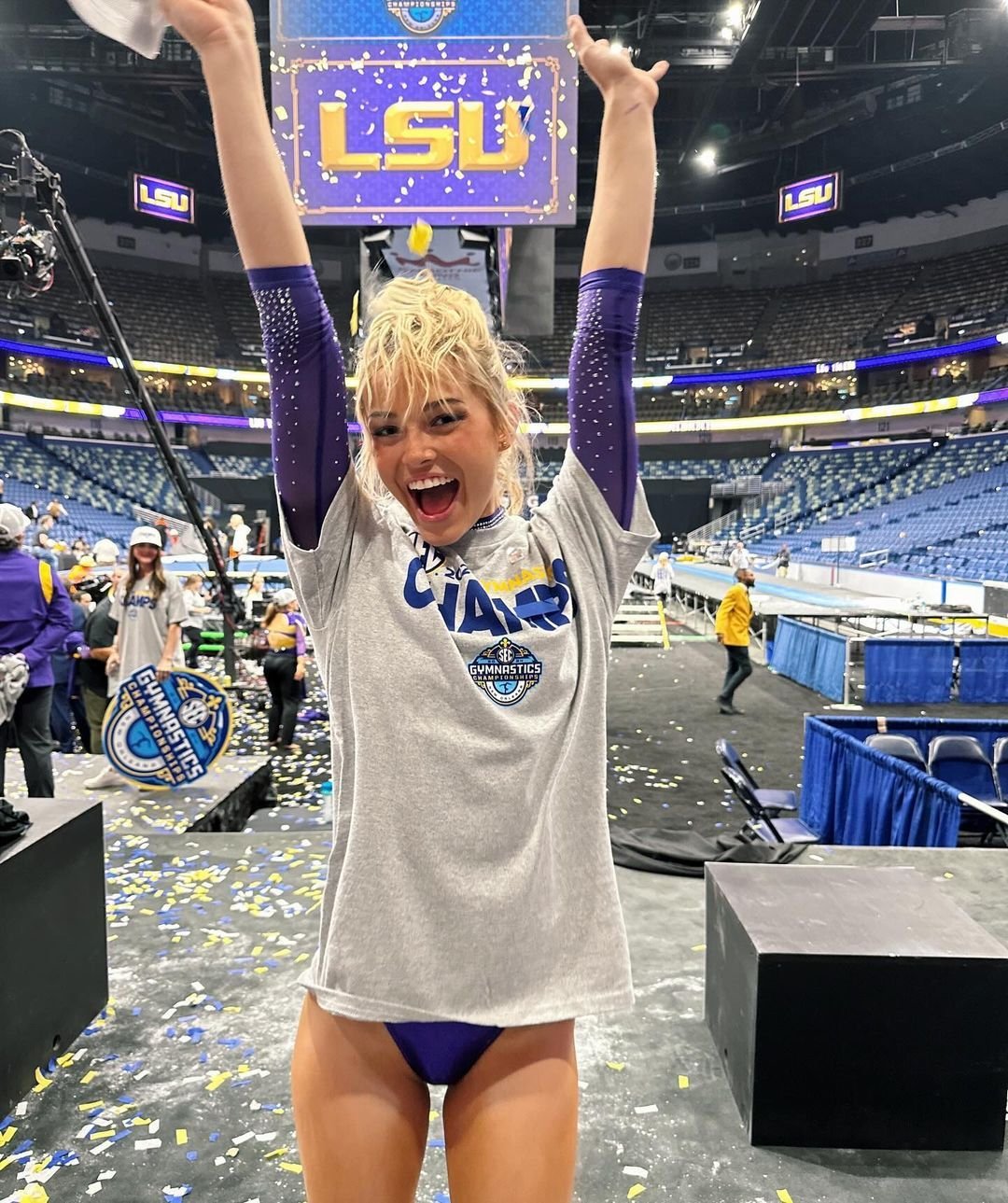 Gimnasta ajunsă milionară în euro la 18 ani scoate bani din orice! Decizia luată de frumoasa americancă_14