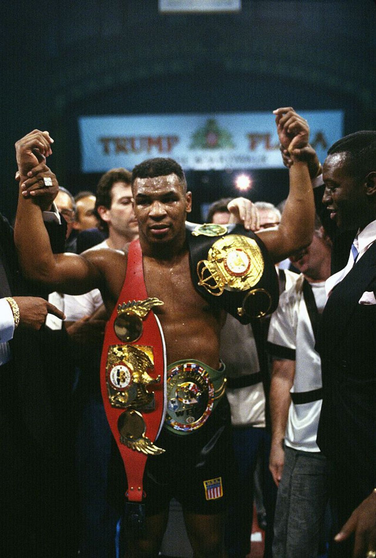 Mike Tyson, într-o formă fizică mai bună decât adversarul cu 30 de ani mai tânăr!_4