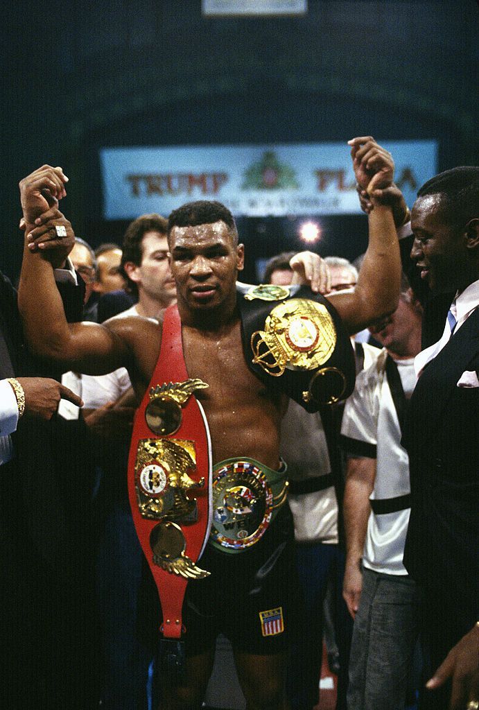Mike Tyson, într-o formă fizică mai bună decât adversarul cu 30 de ani mai tânăr!_4