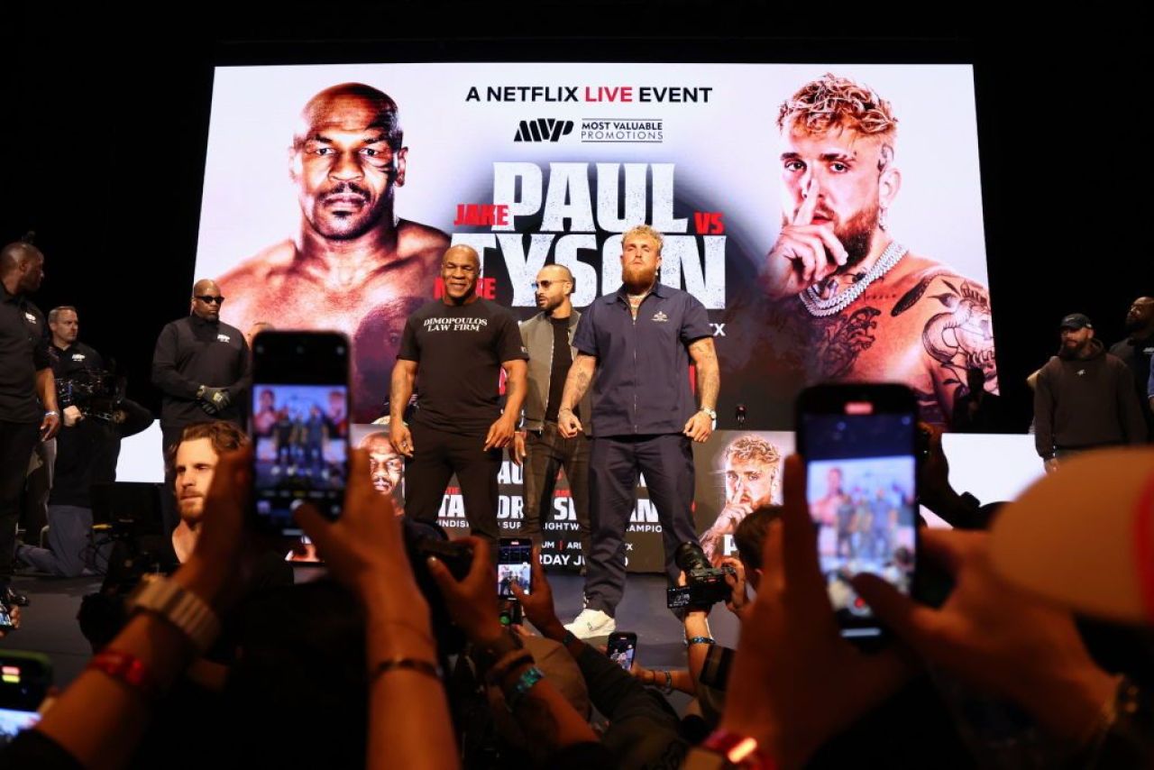 Mike Tyson, într-o formă fizică mai bună decât adversarul cu 30 de ani mai tânăr!_8