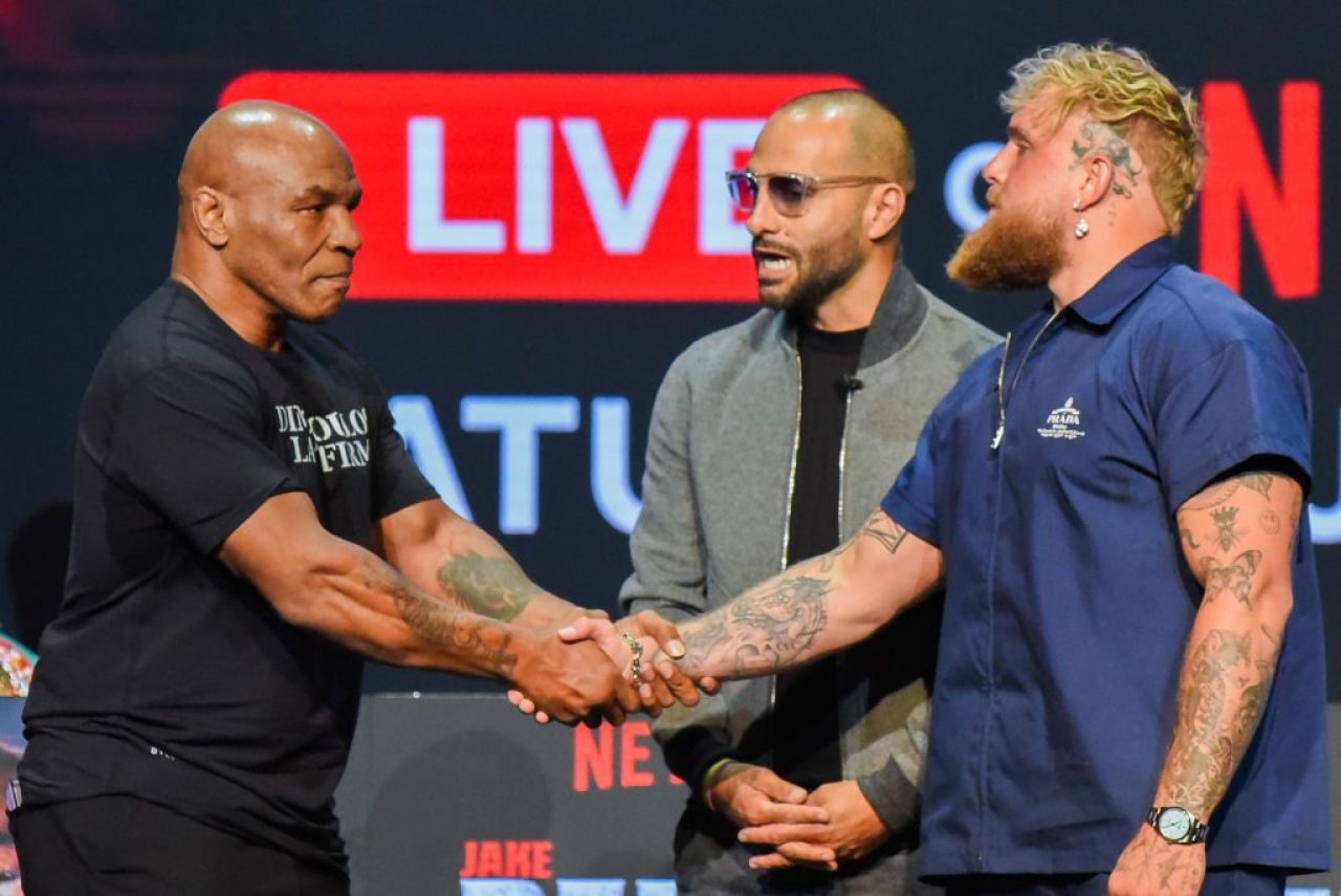 Mike Tyson, într-o formă fizică mai bună decât adversarul cu 30 de ani mai tânăr!_11