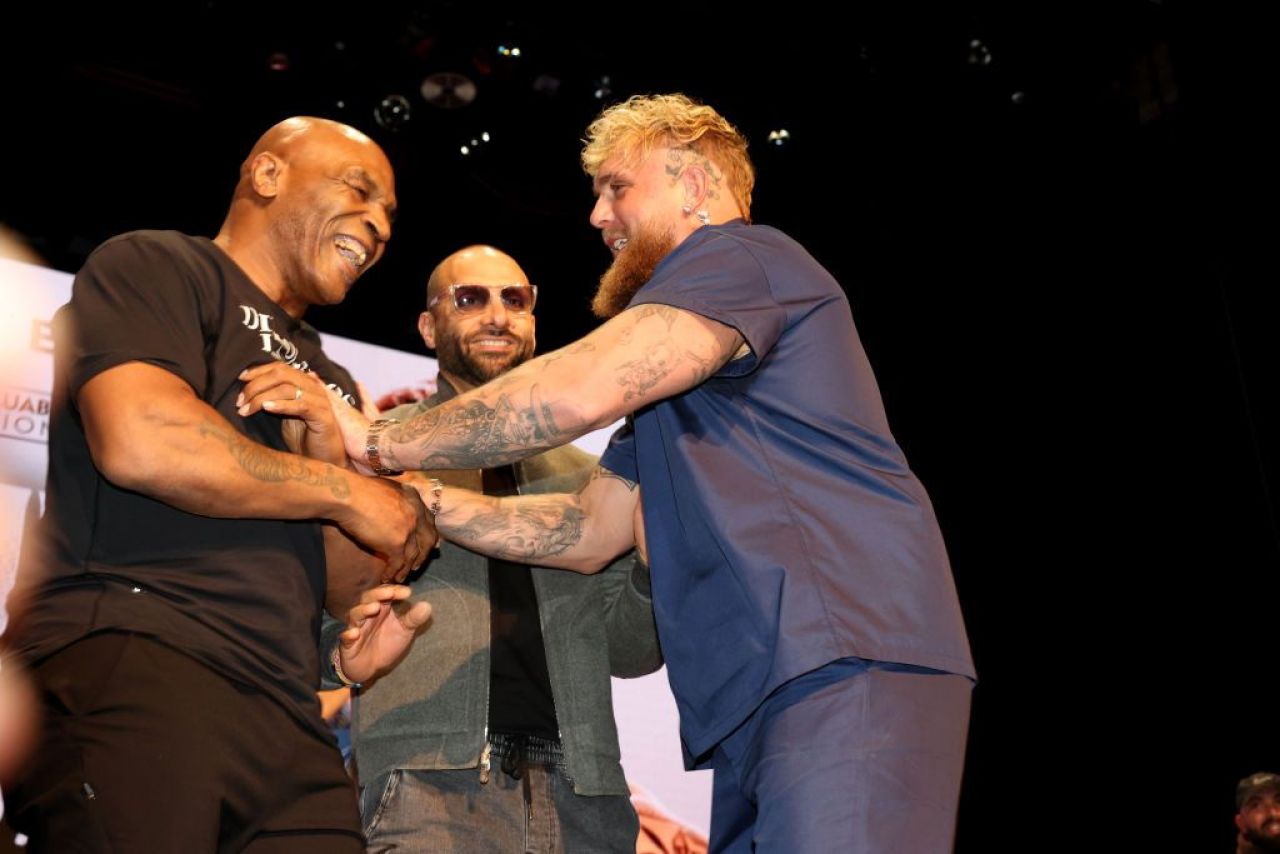 Mike Tyson, într-o formă fizică mai bună decât adversarul cu 30 de ani mai tânăr!_17