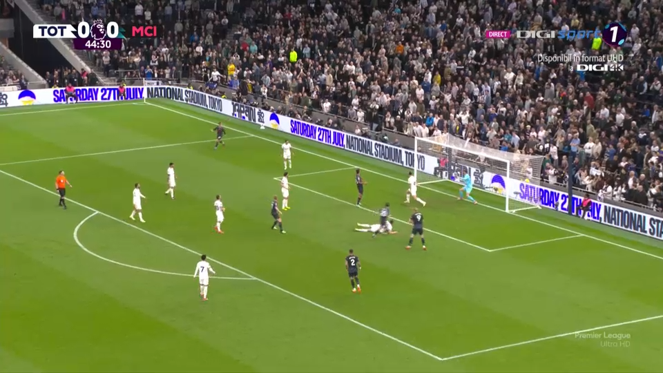 Radu Drăgușin, intervenția reprizei în Tottenham - Manchester City! Și-a salvat echipa în minutele de final ale primei părți_2