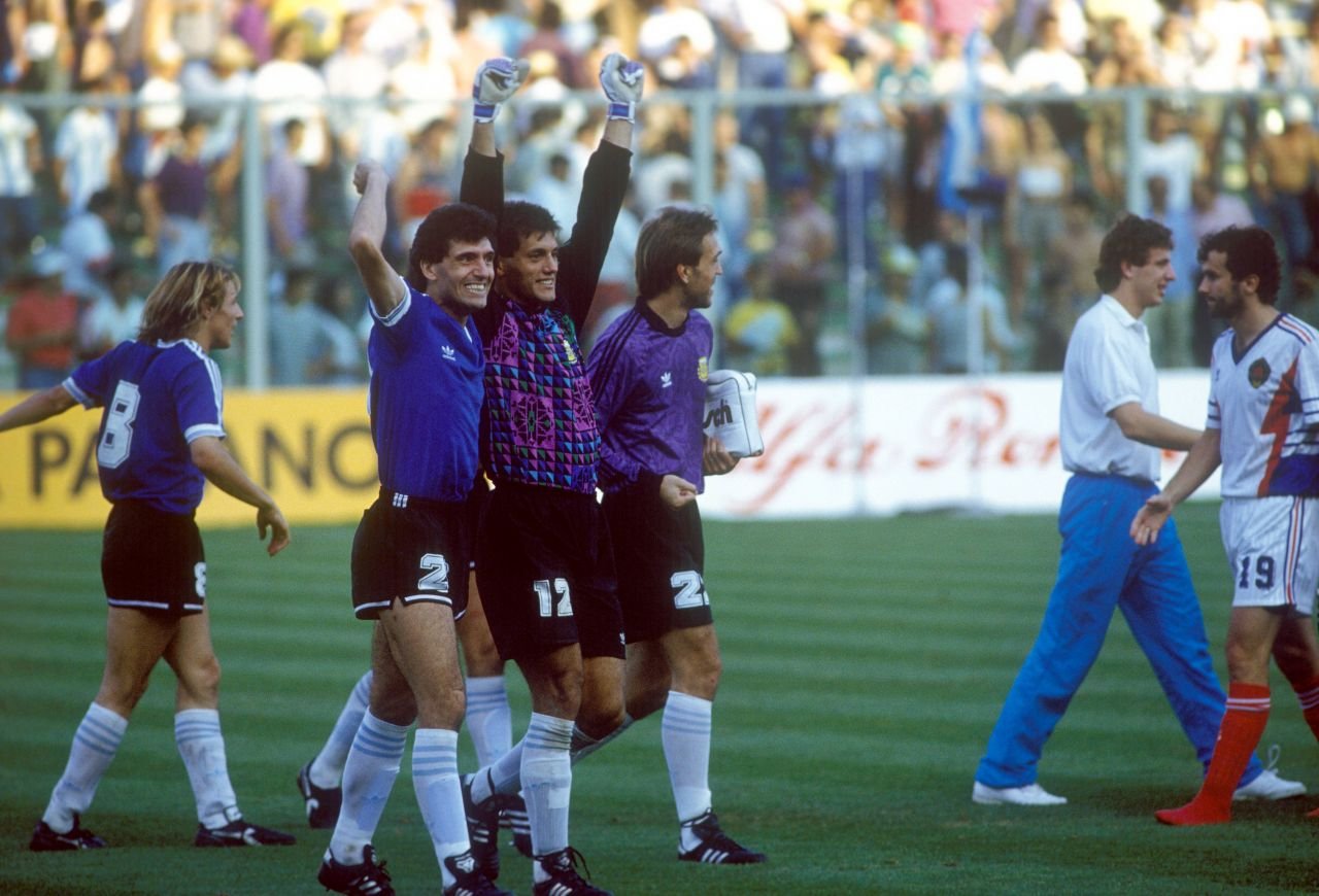 A murit fotbalistul vicecampion mondial cu Argentina care a fost adversarul României în meciul istoric din 1990!_2