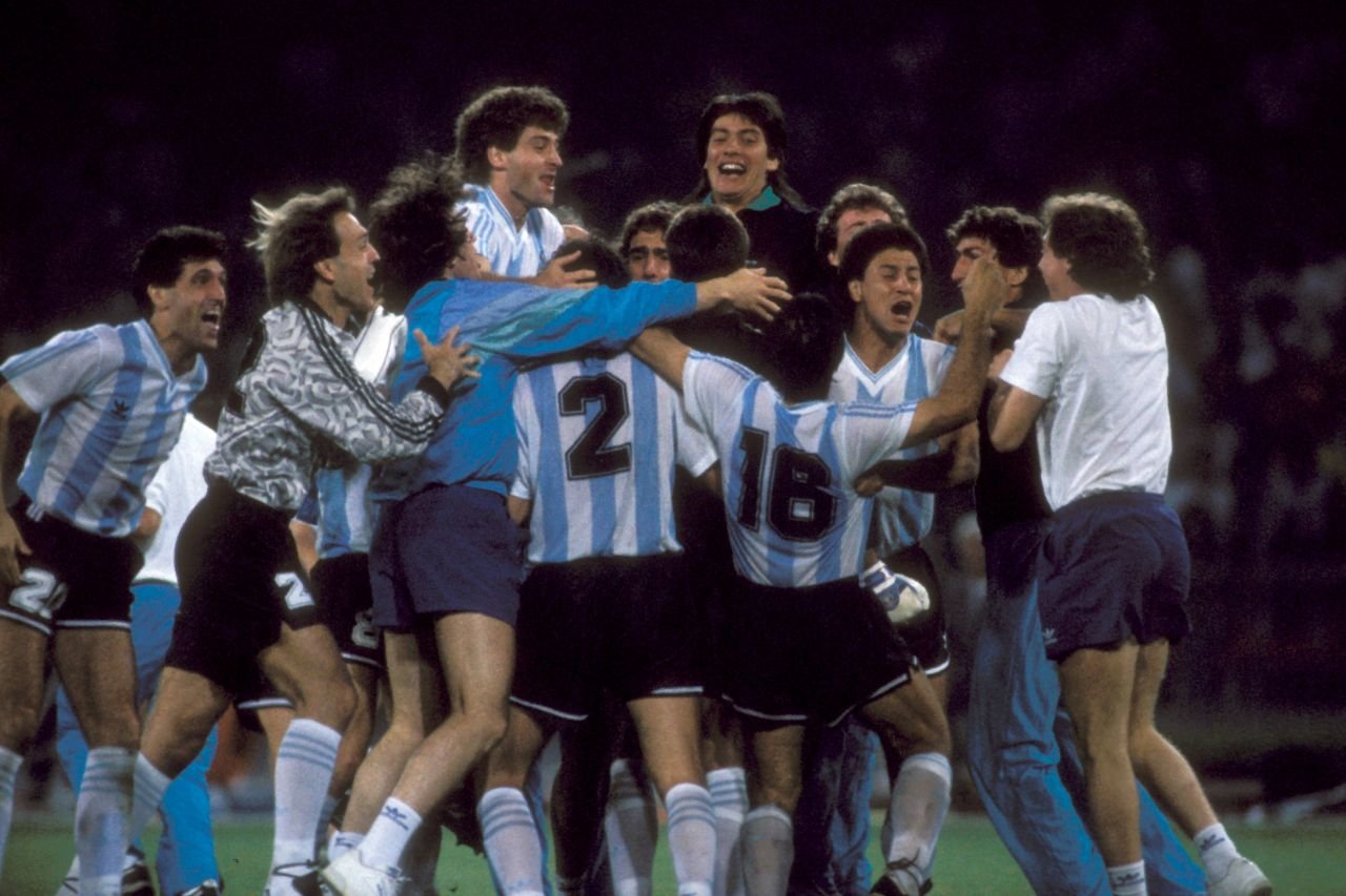 A murit fotbalistul vicecampion mondial cu Argentina care a fost adversarul României în meciul istoric din 1990!_4