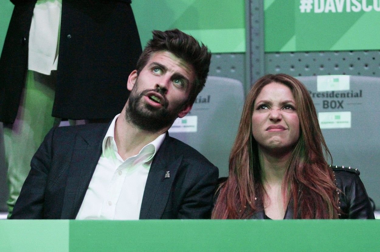 Shakira interpretează din nou melodia oficială a turneului final! 