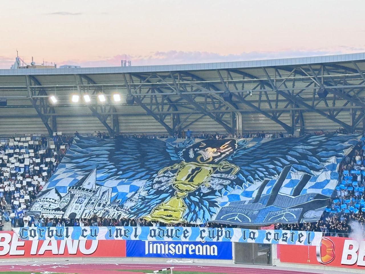 Show în tribunele stadionului din Sibiu! Ce coregrafii au pregătit fanii de la Oțelul și Corvinul_2