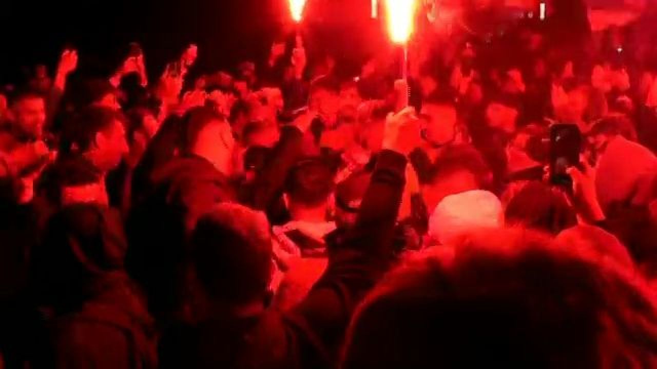 Sărbătoare la Hunedoara! Corvinul a sărbătorit la 3 dimineața alături de fani_4