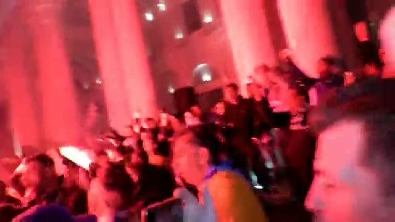 Sărbătoare la Hunedoara! Corvinul a sărbătorit la 3 dimineața alături de fani_8