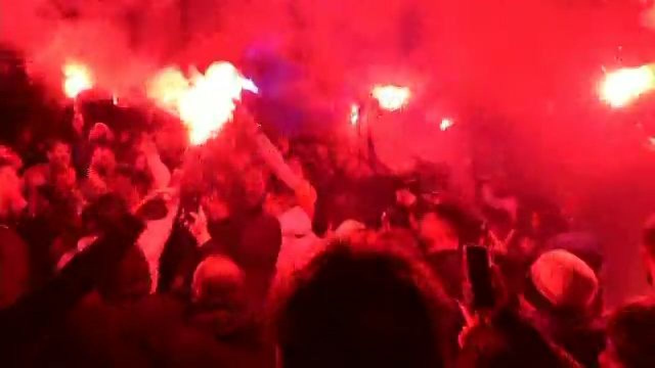 Sărbătoare la Hunedoara! Corvinul a sărbătorit la 3 dimineața alături de fani_9