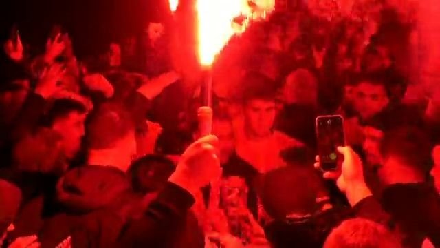 Sărbătoare la Hunedoara! Corvinul a sărbătorit la 3 dimineața alături de fani_10