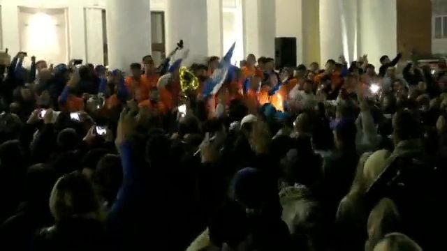 Sărbătoare la Hunedoara! Corvinul a sărbătorit la 3 dimineața alături de fani_11