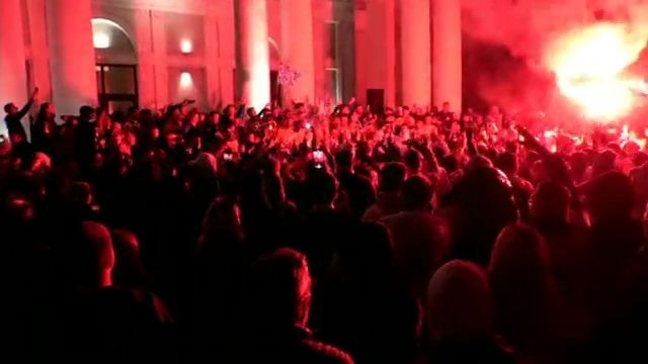 Sărbătoare la Hunedoara! Corvinul a sărbătorit la 3 dimineața alături de fani_12
