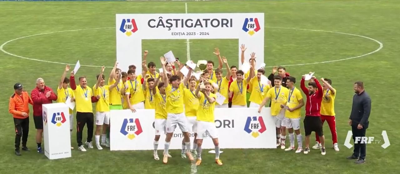 New Dinamo vrea eventul! Echipa de fotbal a lui CS Dinamo a câștigat Cupa și acum luptă pentru finala campionatului_9
