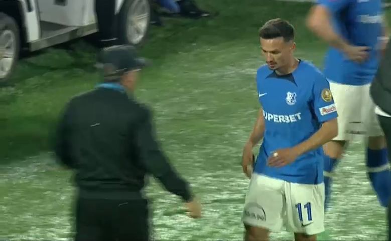 Ce moment! Cristi Ganea l-a ignorat complet pe Gică Hagi în timpul meciului CFR Cluj - Farul_6