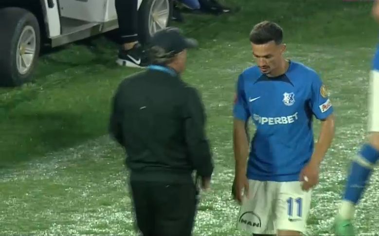 Ce moment! Cristi Ganea l-a ignorat complet pe Gică Hagi în timpul meciului CFR Cluj - Farul_7