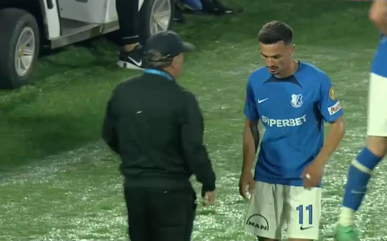Ce moment! Cristi Ganea l-a ignorat complet pe Gică Hagi în timpul meciului CFR Cluj - Farul_8